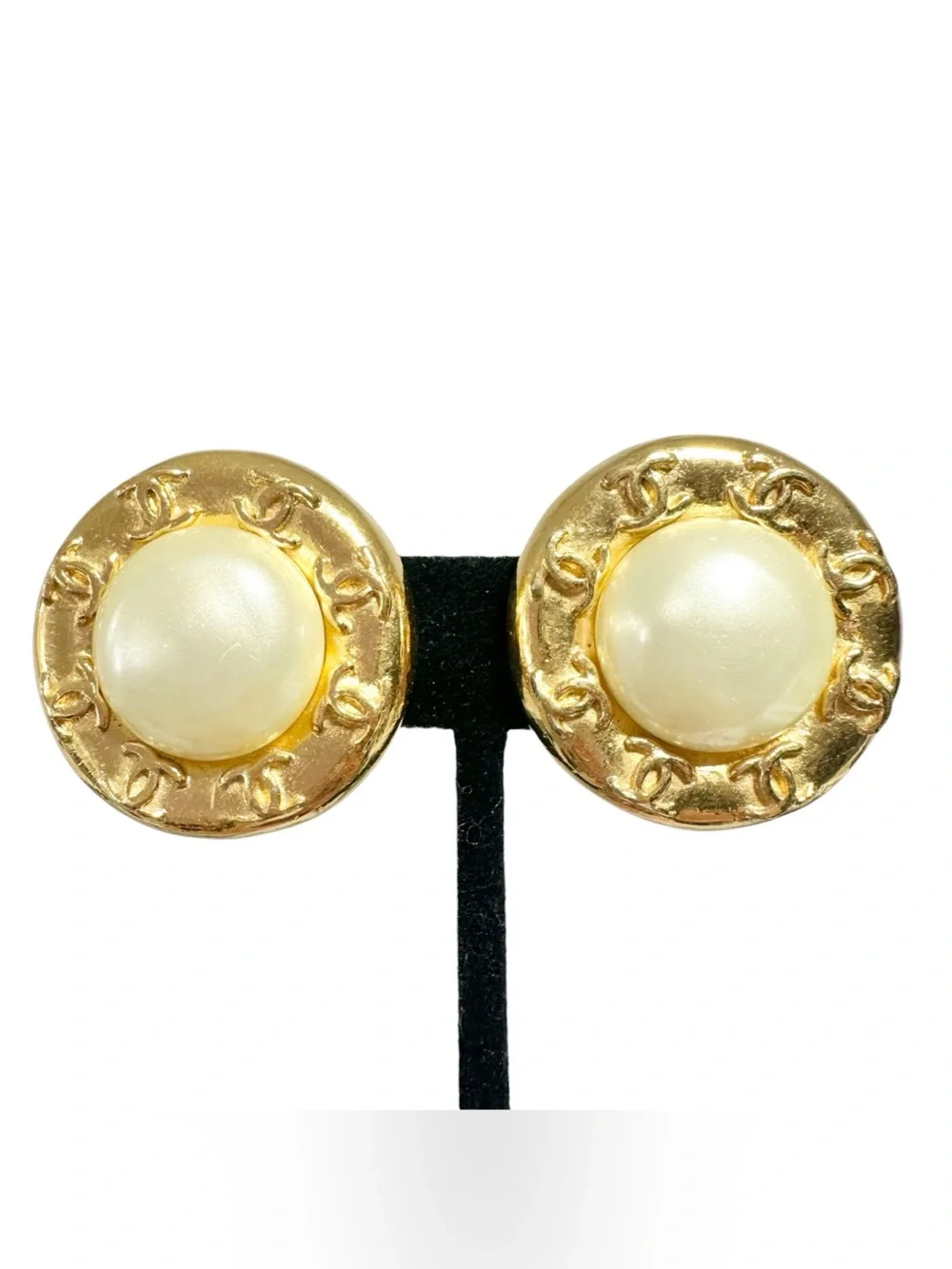 CHANEL Round Faux Pearl Gold Plated Coco Mark CC Logo Vintage Clip On Earrings